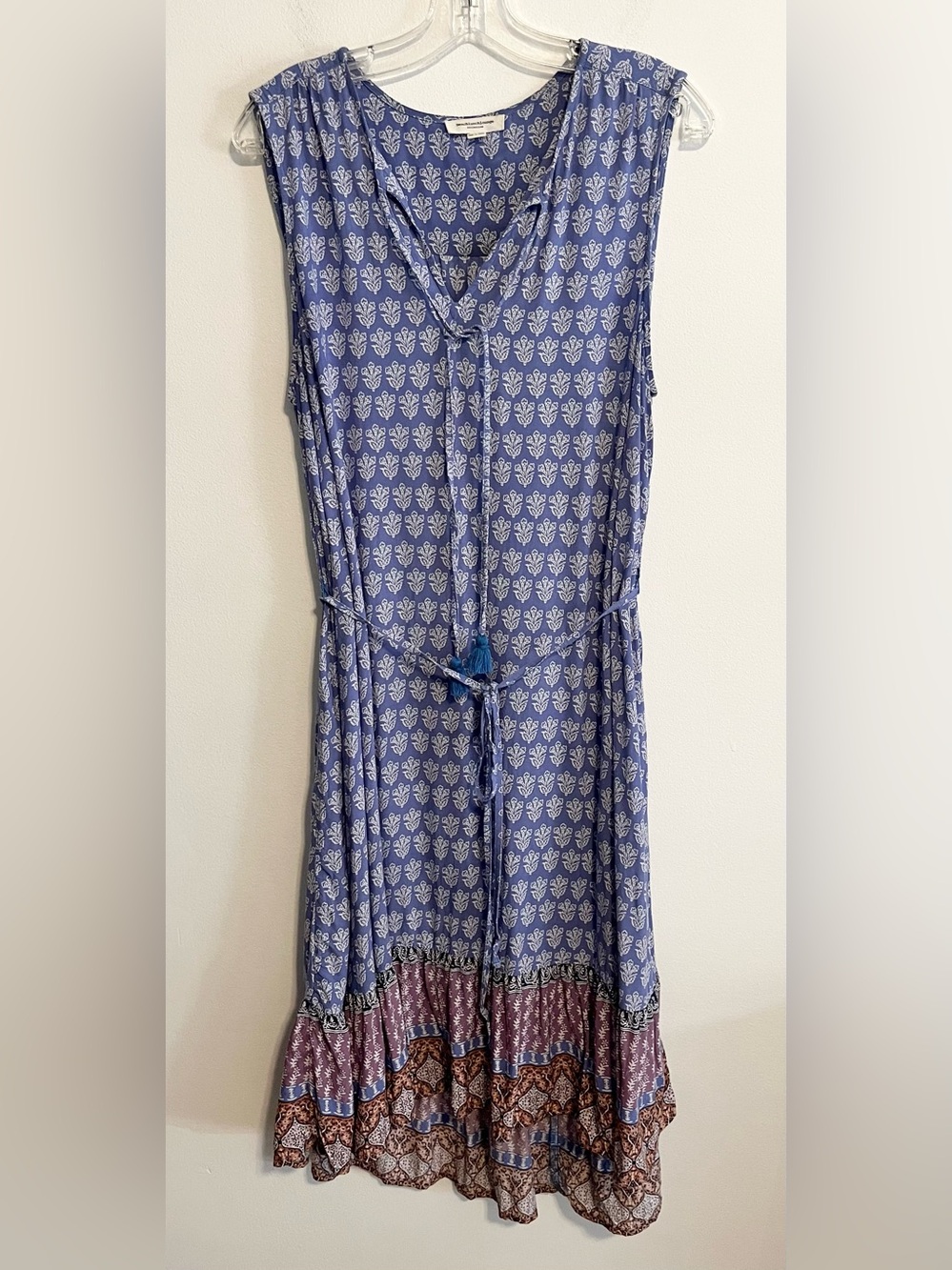 beachlunchlounge Casual Shift Midi Dress in Blue and White Floral. Sz Large